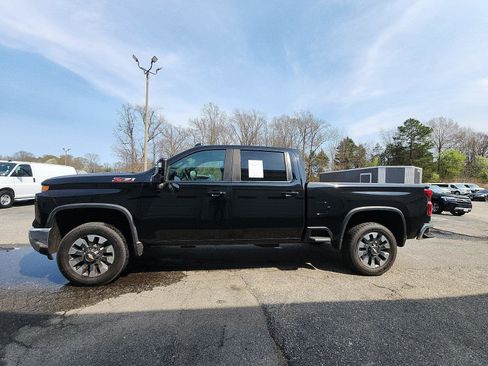 Used 2024 Chevrolet Silverado 2500 LT image 2