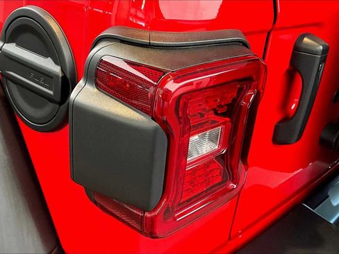 Used 2024 Jeep Wrangler Unlimited Rubicon w/ XTREMEE 35" Tire Package image 25