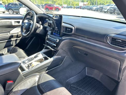 Used 2020 Ford Explorer Platinum w/ Premium Technology Package AWD/4WD image 15