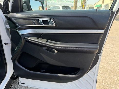 Used 2017 Ford Explorer XLT w/ Equipment Group 202A FWD image 19