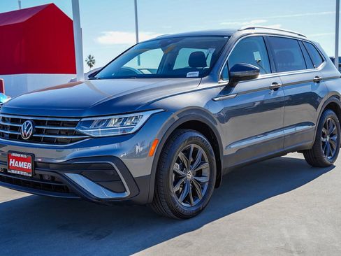 Used 2024 Volkswagen Tiguan SE image 3