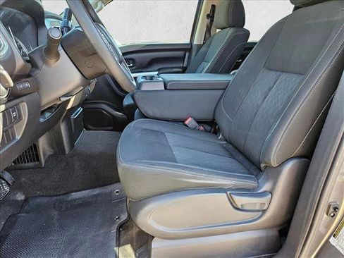 Used 2017 Nissan Titan SV image 16