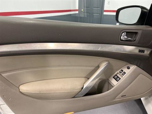 Used 2011 INFINITI G37 x Coupe w/ Premium Pkg image 10