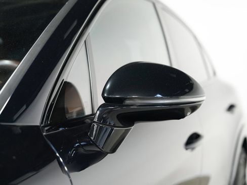 Used 2022 Porsche Cayenne Turbo AWD/4WD image 44