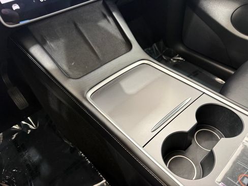 Used 2021 Tesla Model Y Long Range AWD/4WD image 37