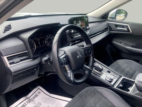 Used 2024 Mitsubishi Outlander SE AWD/4WD image 16