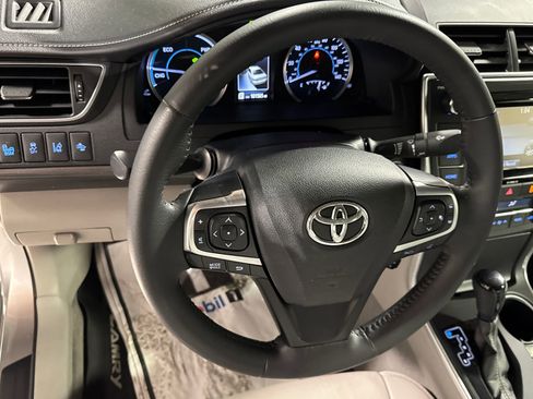 Used 2016 Toyota Camry XLE w/ Moonroof Package FWD image 19