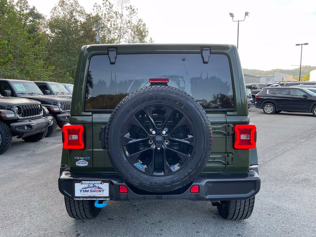 Used 2023 Jeep Wrangler Unlimited Sahara w/ Cold Weather Group AWD/4WD image 5