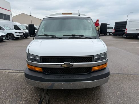 Used 2018 Chevrolet Express 3500 w/ Power Convenience Package RWD image 15