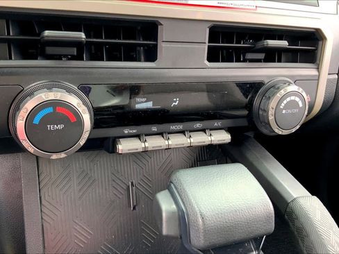 Used 2025 Toyota Tacoma SR5 image 31