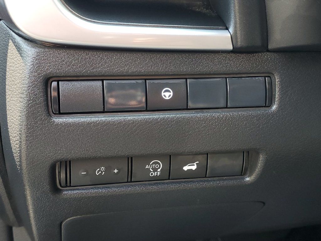 Used 2025 Nissan Rogue SV AWD/4WD image 22
