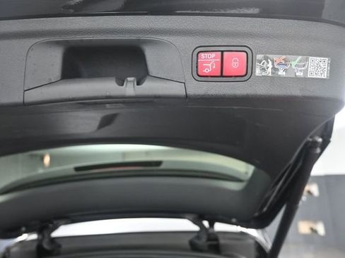 Used 2025 Mercedes-Benz GLE 350 4MATIC image 25