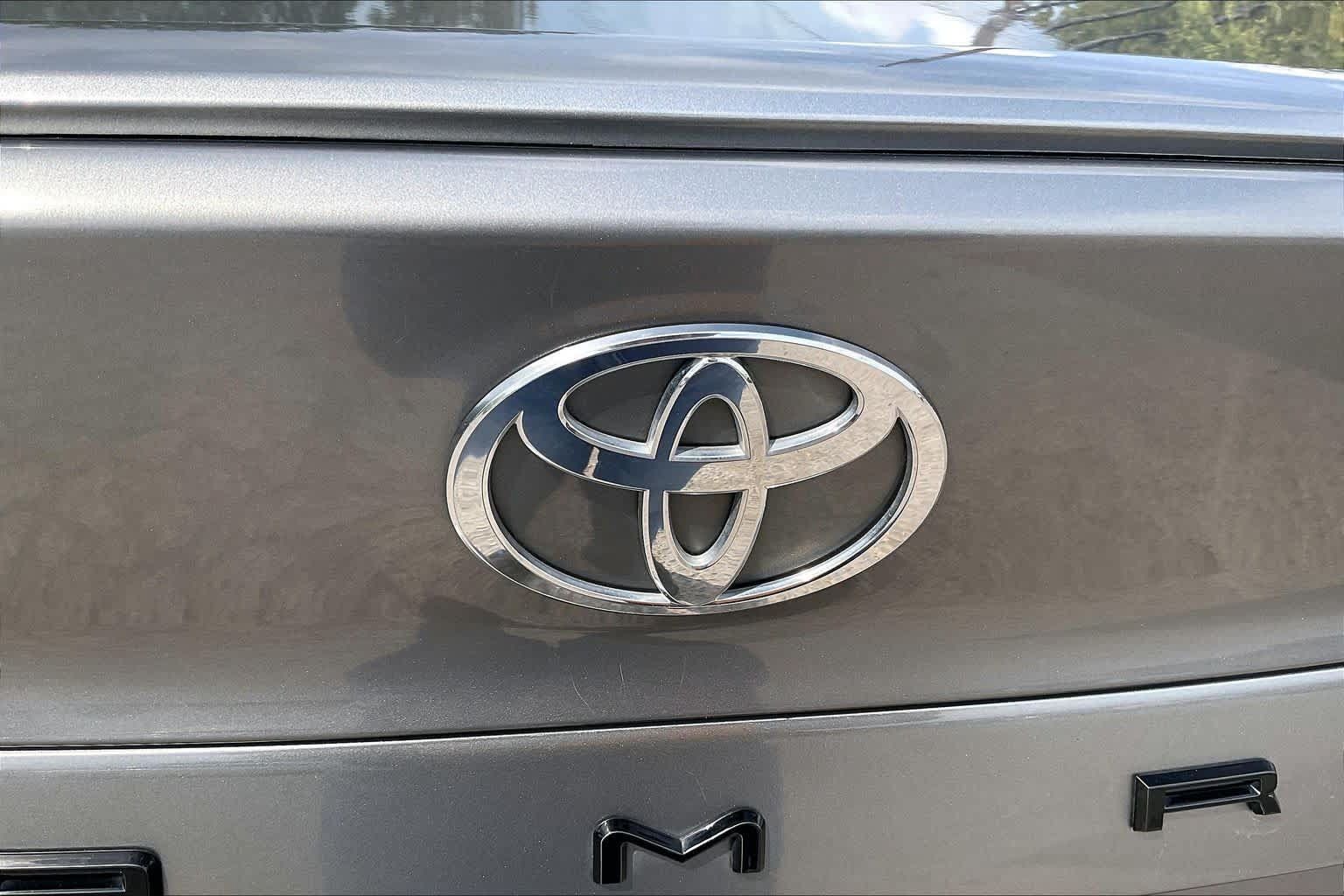 Used 2025 Toyota Camry SE FWD image 30