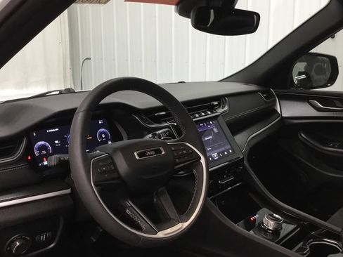 Used 2023 Jeep Grand Cherokee L Laredo AWD/4WD image 13