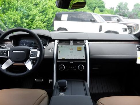 New 2026 Land Rover Discovery Dynamic SE AWD/4WD image 16