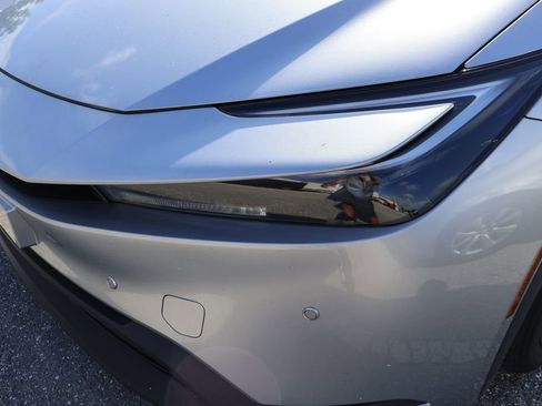 Used 2023 Toyota Prius LE image 3