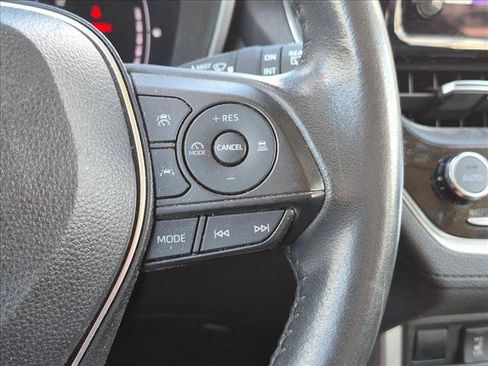 Used 2023 Toyota Corolla Cross XLE w/ Convenience Package FWD image 5