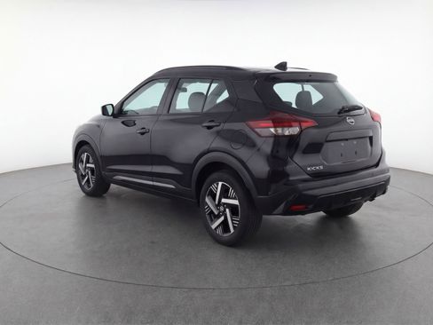 Used 2025 Nissan Kicks SV image 6