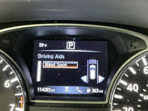 Used 2020 Nissan Pathfinder SV image 5