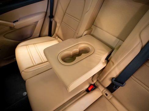 Used 2021 Porsche Cayenne image 48