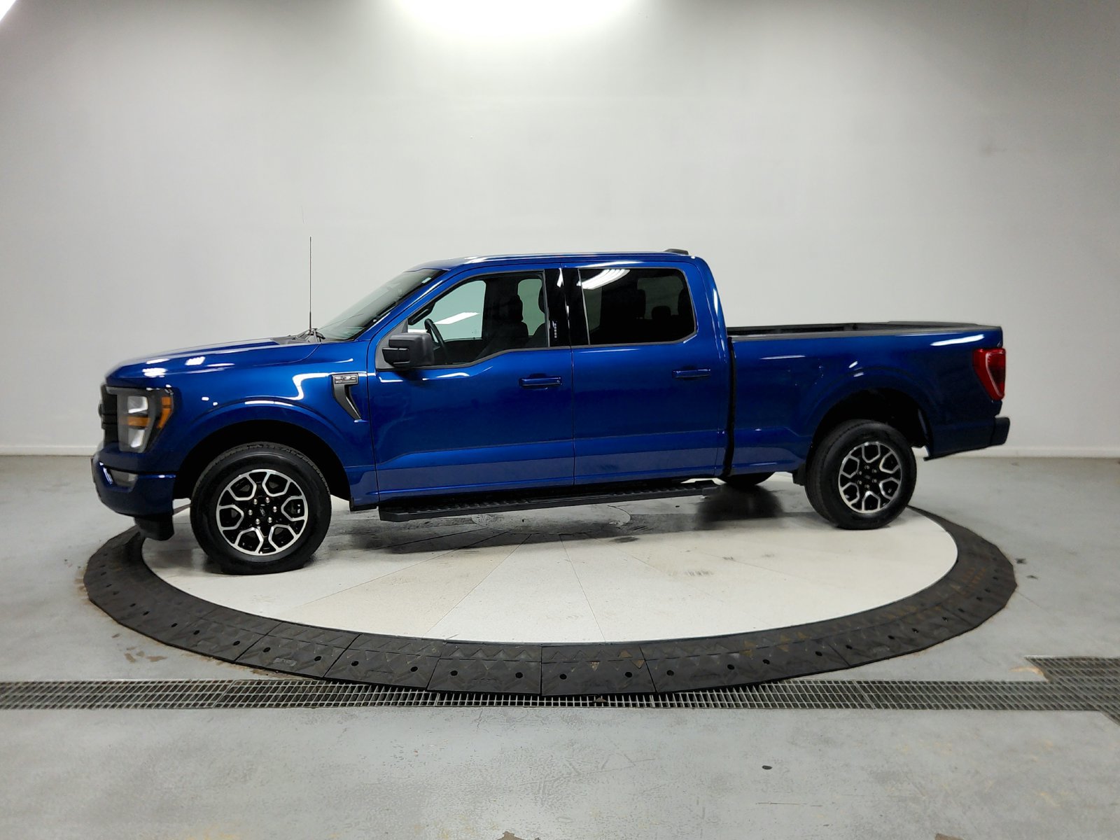 Used 2023 Ford F150 XLT RWD image 5