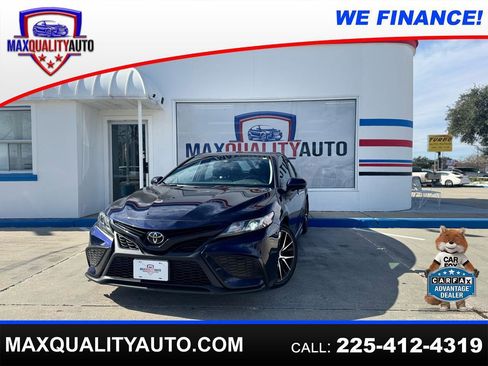 Used 2022 Toyota Camry SE image 1