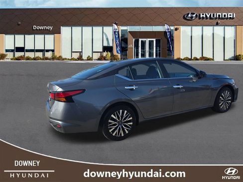 Used 2025 Nissan Altima 2.5 SV FWD image 5