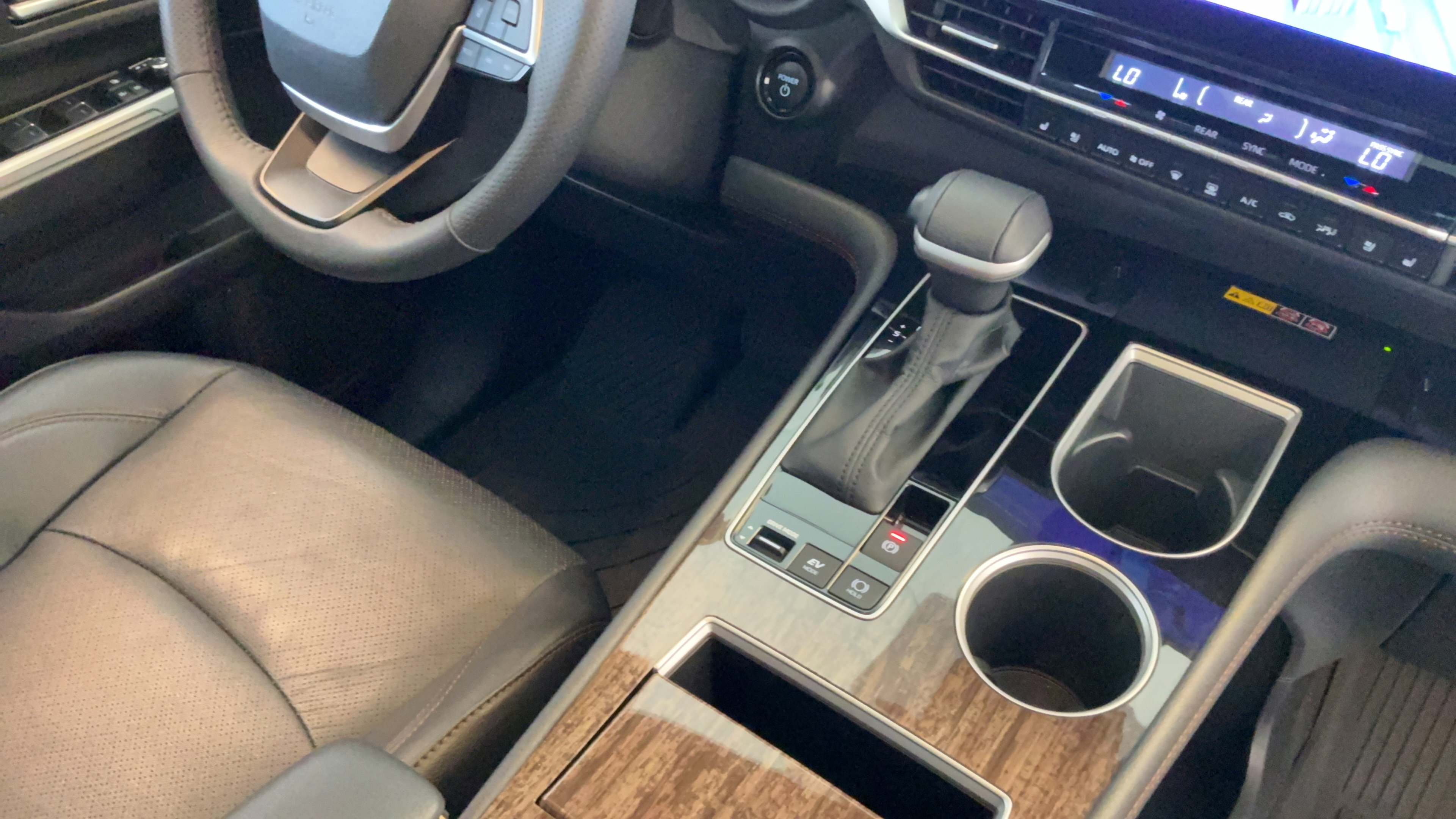 Certified 2025 Toyota Sienna Limited AWD/4WD image 43