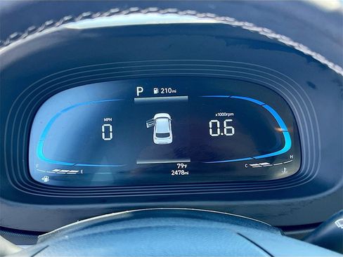 Used 2025 Hyundai Venue SEL image 12