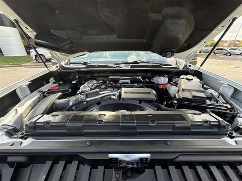 Used 2024 Chevrolet Silverado 2500 ZR2 w/ Technology Package image 30