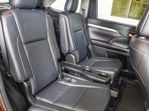Used 2017 Toyota Highlander XLE AWD/4WD image 44