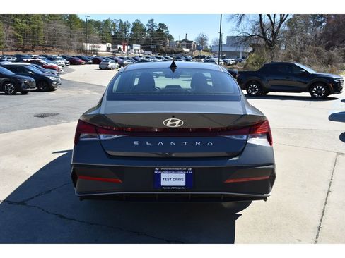 New 2026 Hyundai Elantra SE image 4
