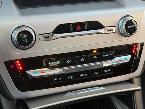 Used 2023 Ford Explorer XLT image 21