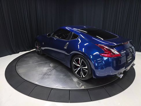Used 2020 Nissan 370Z NISMO RWD image 11