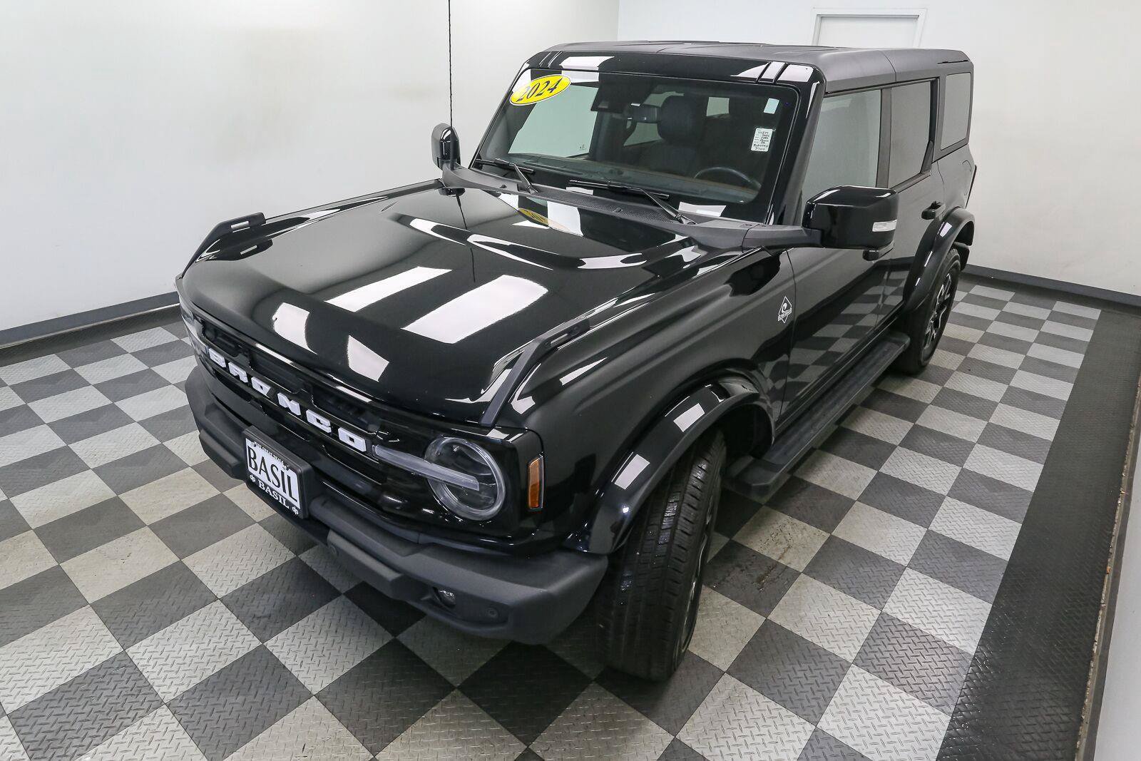 Used 2024 Ford Bronco Outer Banks AWD/4WD image 6