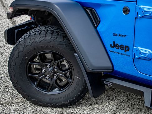 Used 2024 Jeep Wrangler Willys image 14