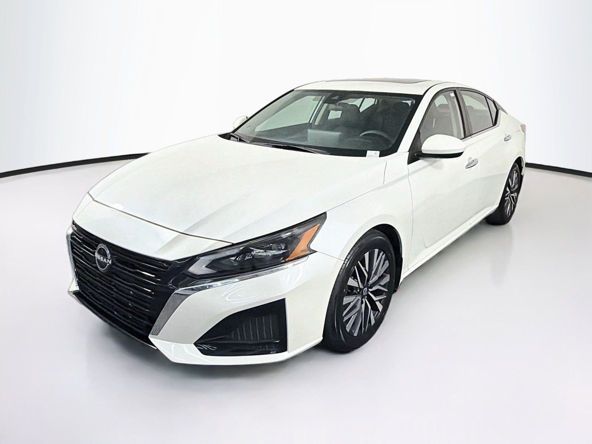 Used 2023 Nissan Altima 2.5 SV w/ SV Premium Package FWD image 3