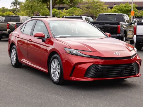 Used 2026 Toyota Camry LE image 3