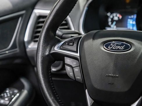 Used 2018 Ford Edge Titanium w/ Technology Package image 17