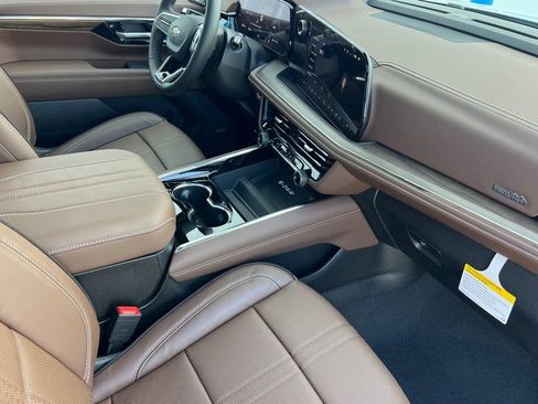 New 2026 Chevrolet Suburban High Country AWD/4WD image 15