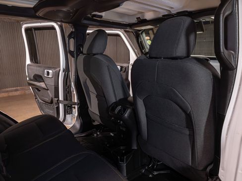 Used 2024 Jeep Wrangler Unlimited Sahara w/ Technology Group AWD/4WD image 24