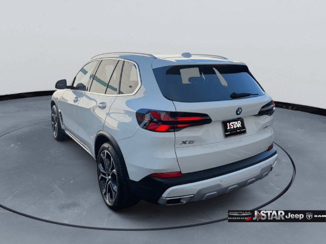 Used 2024 BMW X5 sDrive40i w/ Premium Package RWD image 3