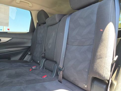 Used 2015 Nissan Rogue S FWD image 9