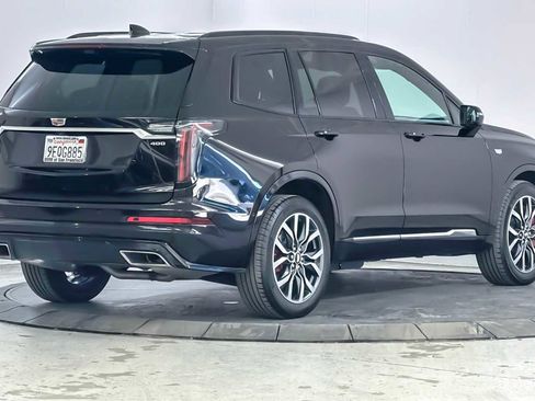 Used 2023 Cadillac XT6 Sport w/ Technology Package image 2