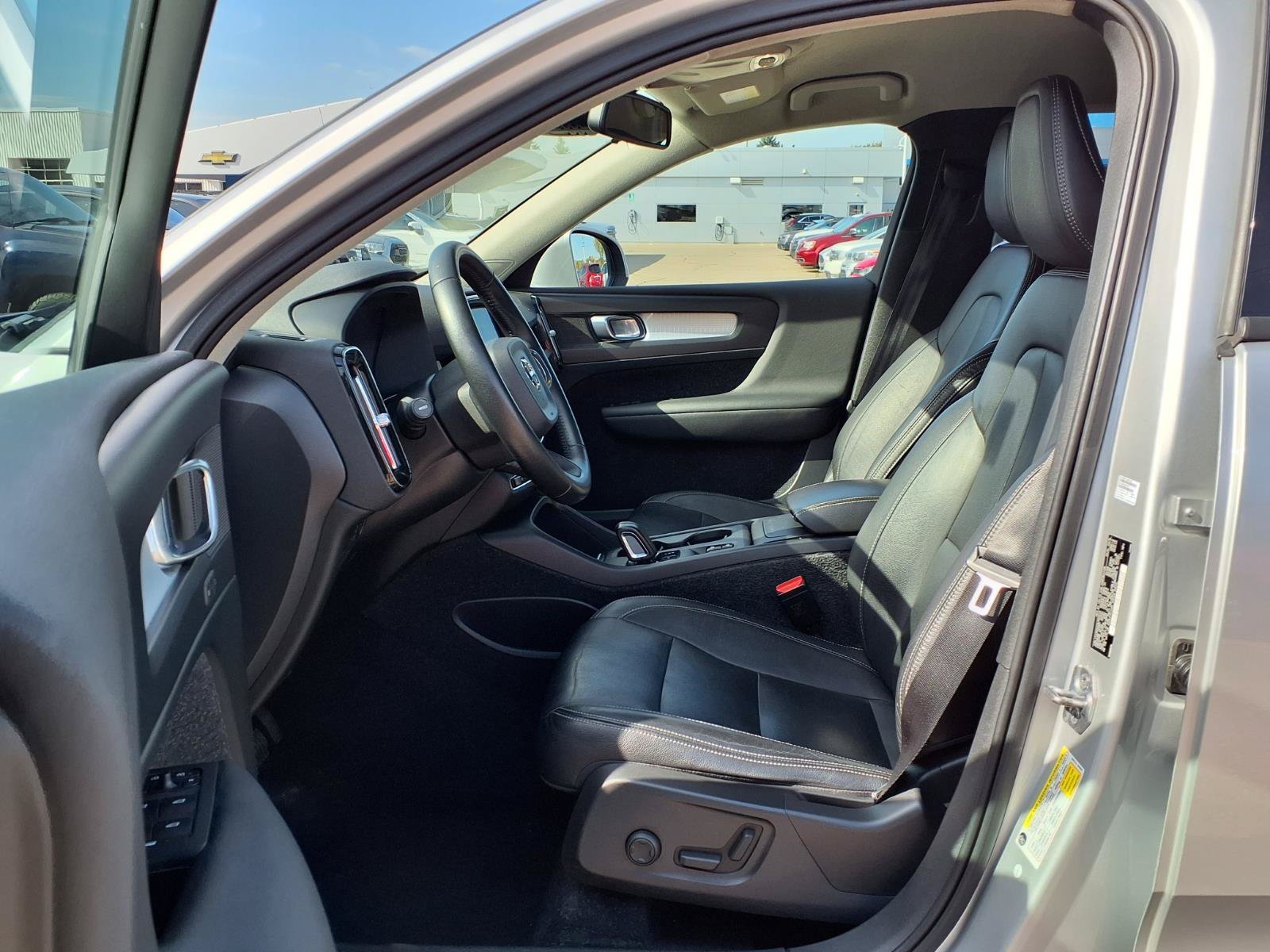 Used 2019 Volvo XC40 T5 Momentum AWD/4WD image 17