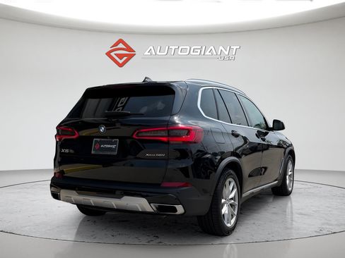 Used 2019 BMW X5 xDrive50i w/ Parking Assistance Package AWD/4WD image 18