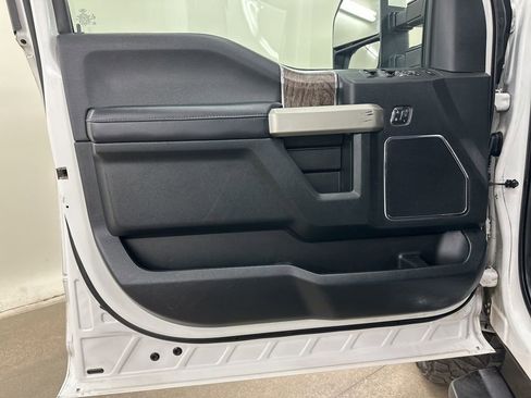 Used 2018 Ford F250 Lariat w/ Lariat Value Package image 33