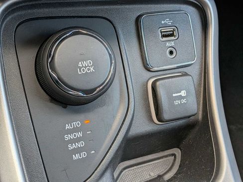 Used 2018 Jeep Compass Latitude w/ Popular Equipment Group image 28