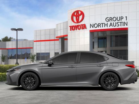 Used 2026 Toyota Camry SE FWD image 4