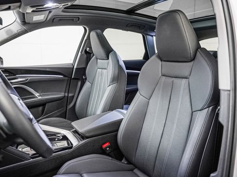 Certified 2025 Audi Q5 Prestige image 12